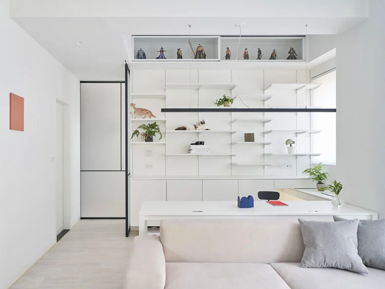 與貓孩隱居一方澄瑩境地，用留白和綠意梳理一家子日常