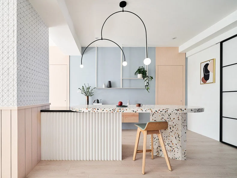 自天邊摘取一道輕柔霓虹，在春日裡悠悠灑成一片香甜軟腴的幻境