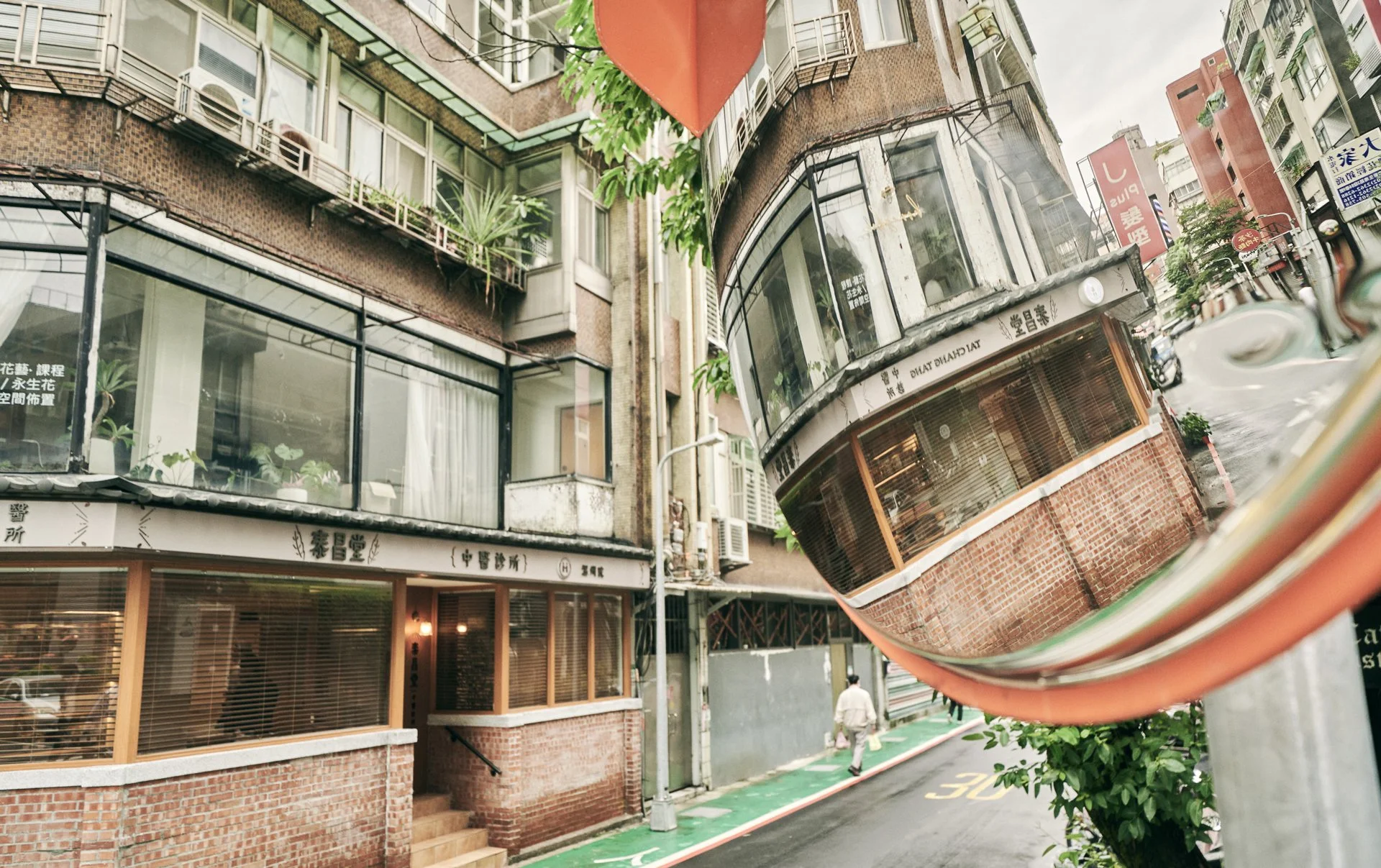 把港片拳館的親切家常氛圍，帶進現代中醫場域：專訪山海空間製作所總監廖冠瑞