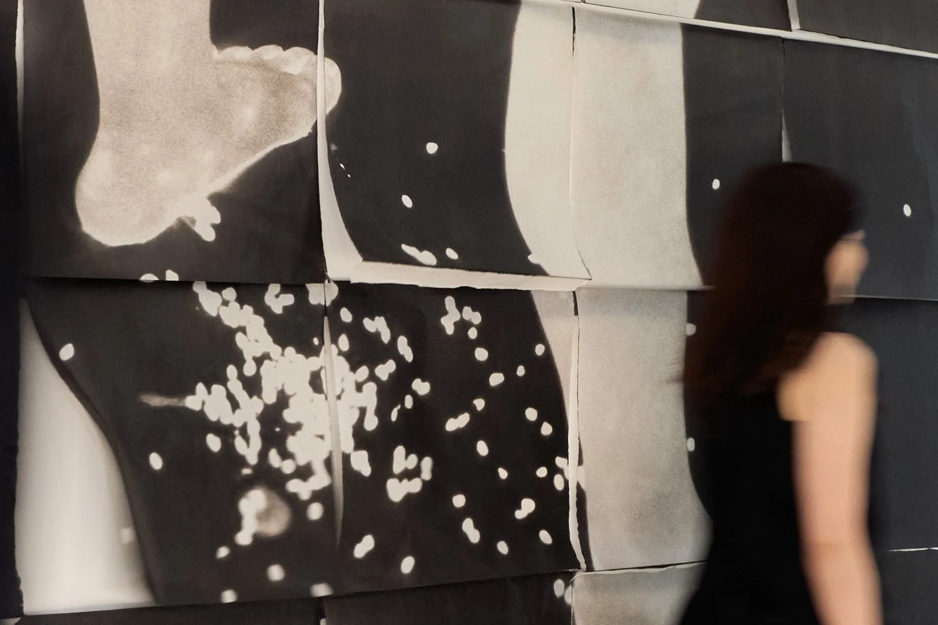 「抽象而幽微，遠近自是風景」攝影師許純瑜個展《浮⽇暗湧：Inner Landscape》，溫和鋪展她的內在地景