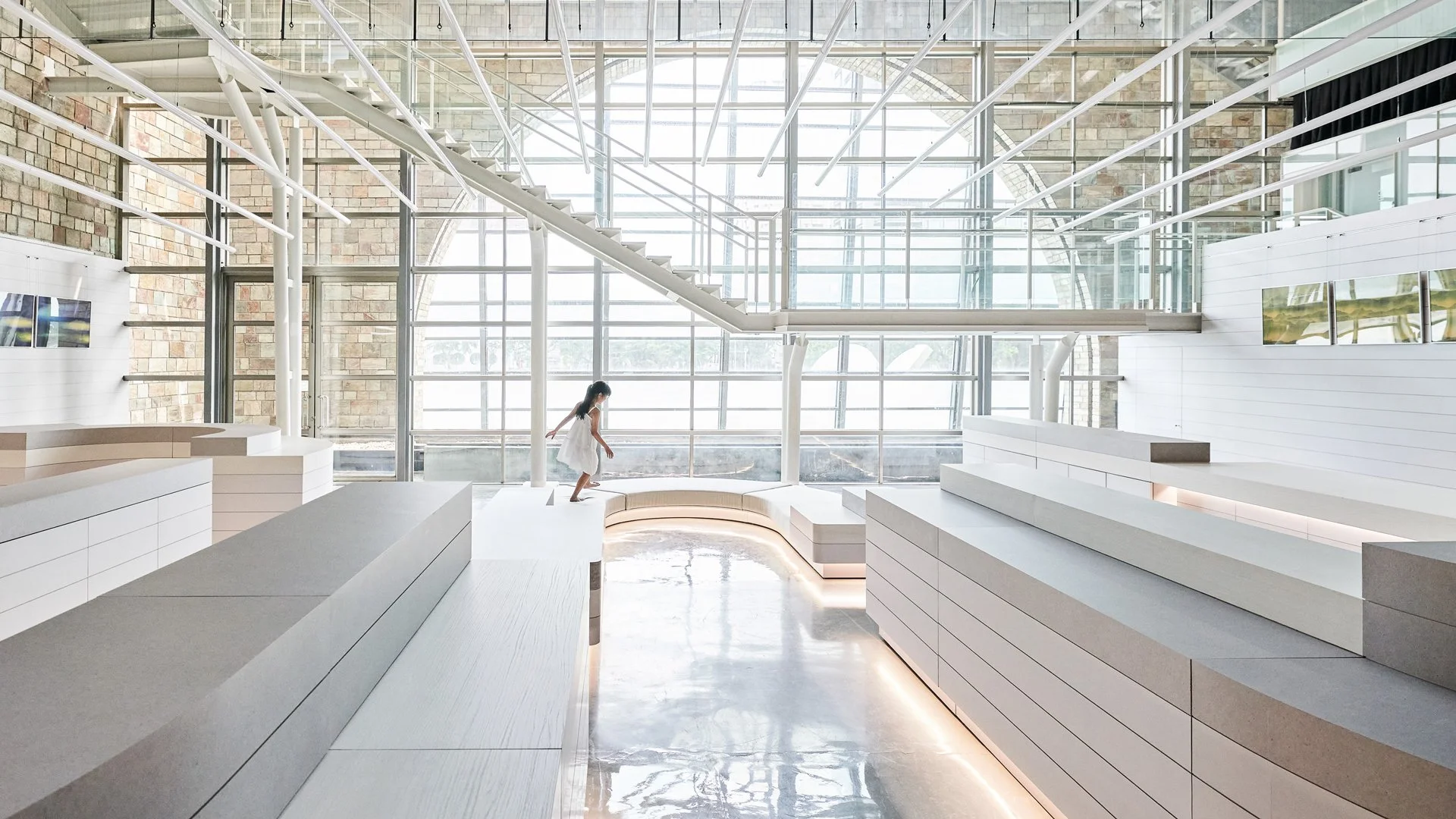 將哲思整合進水脈之流，漫延文化記憶的浪潮 — 國美館藝術商店空間設計師 CPD Interiors 王偉丞談藝術展館的新零售風貌，打造民眾三不五時就想逛的美術館商店