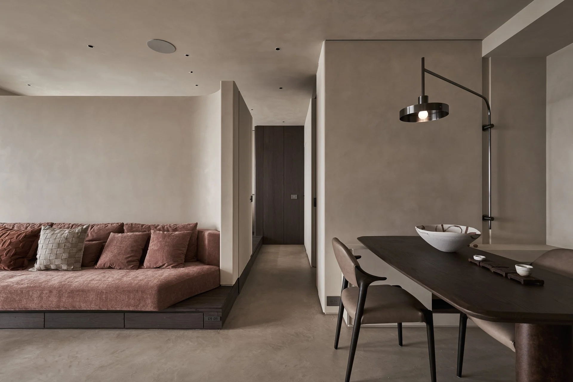 家的每一隅都是啟發創造的泉源：直尺設計在日常中雕塑藝術的輪廓