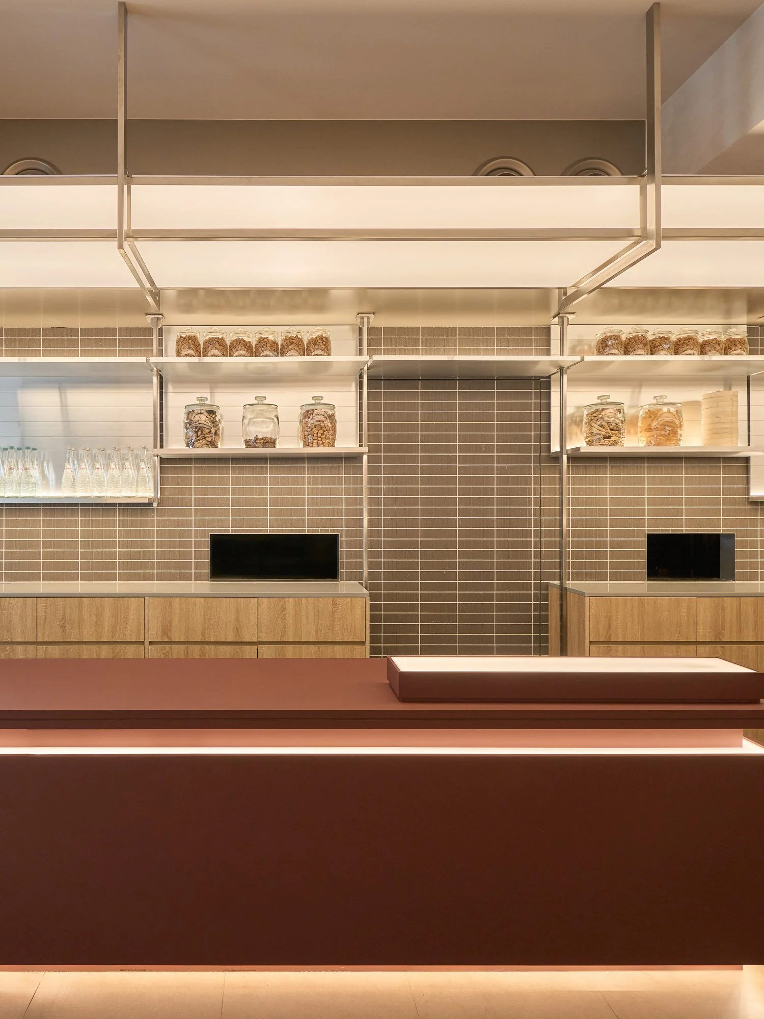 「重構熙攘往來的喧囂」在台北巷弄，直尺設計以視覺律動重現港式茶樓的社交熱度：「三點三DIM SUM TIME」