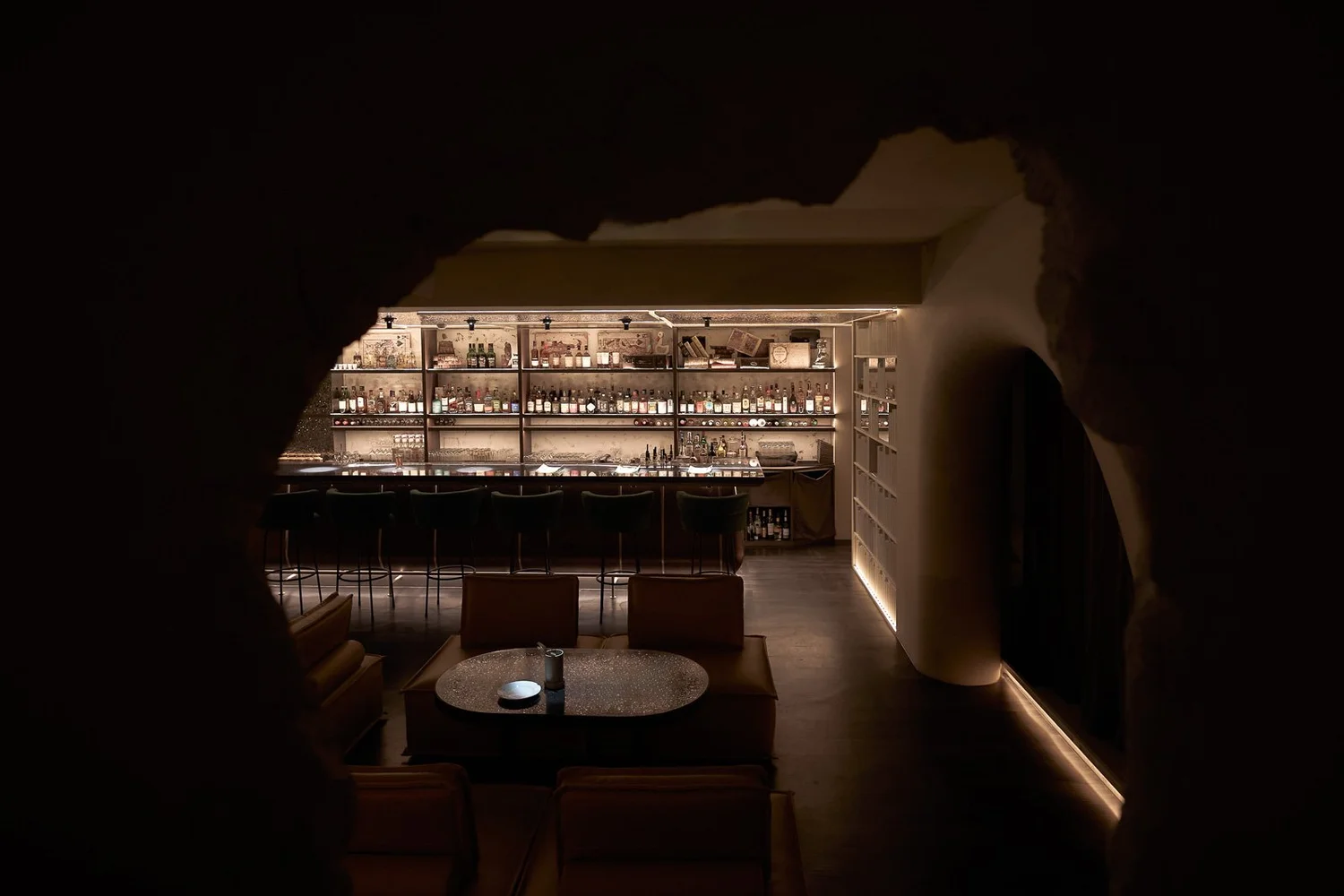 販售微醺文學，像被歷史塵封的古老書店：台北密室酒吧「Book ing Bar」 — Hey!Cheese