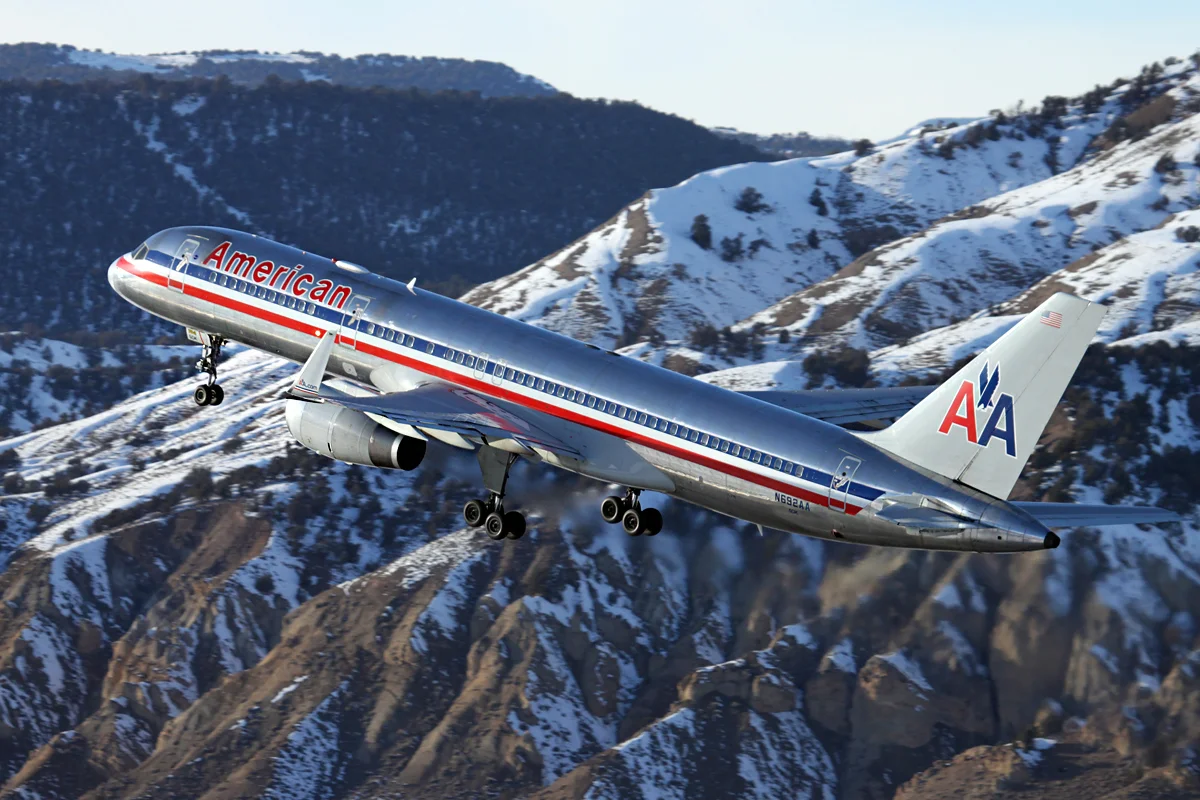 B757 - N692AA - KEGE