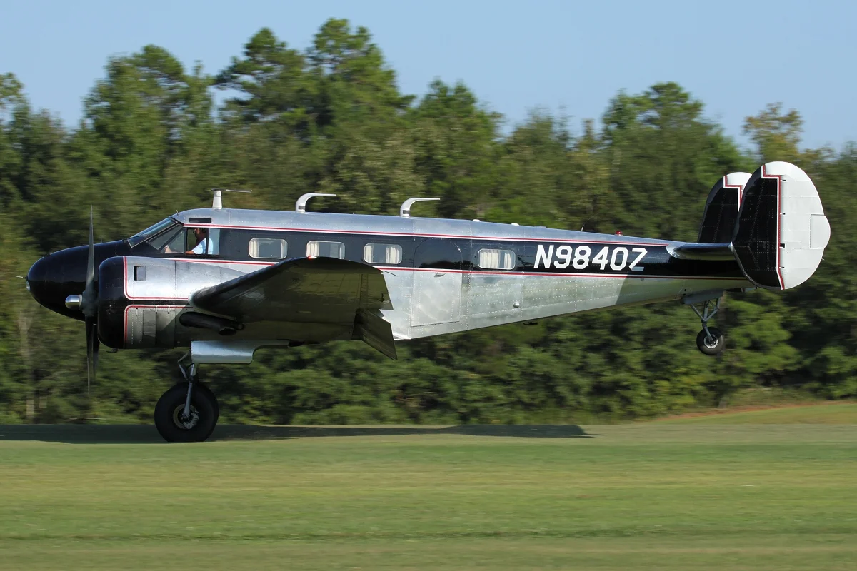 BE18 - N9840Z - SC00