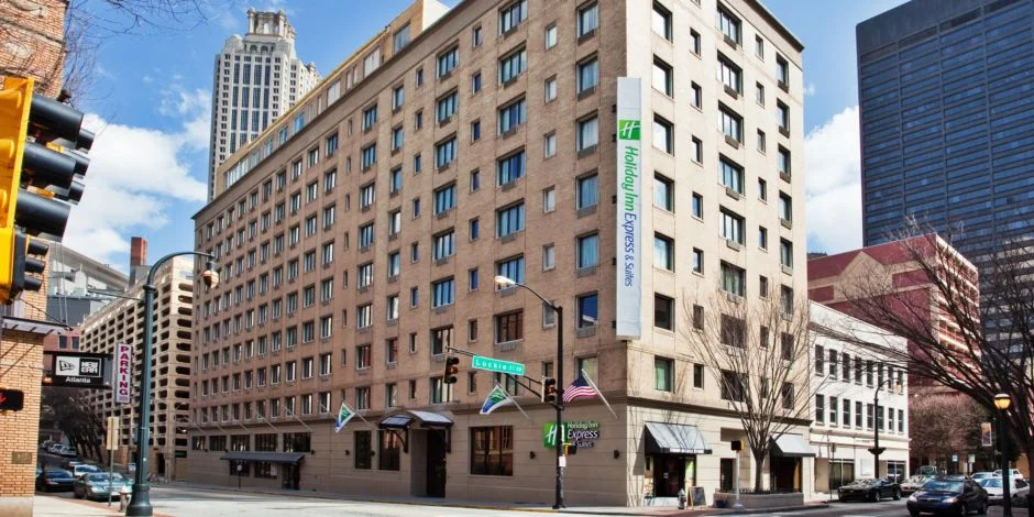 holiday-inn-express-and-suites-atlanta-4172490806-2x1.jpeg