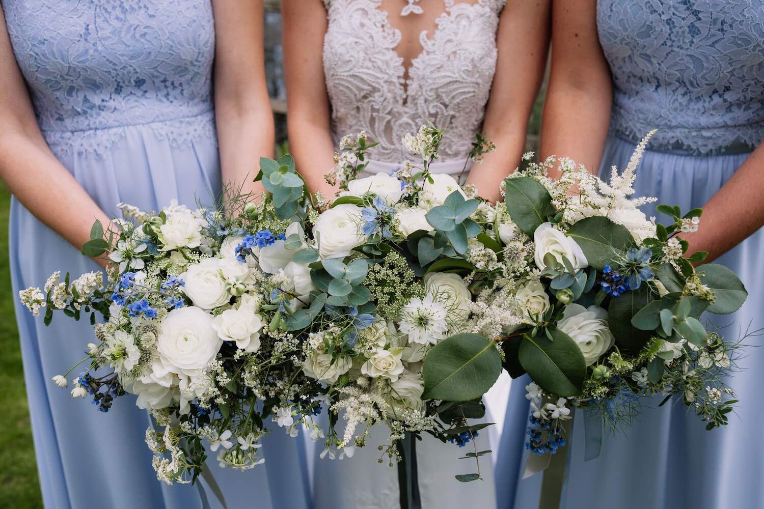 Blue bridesmaids bouquets