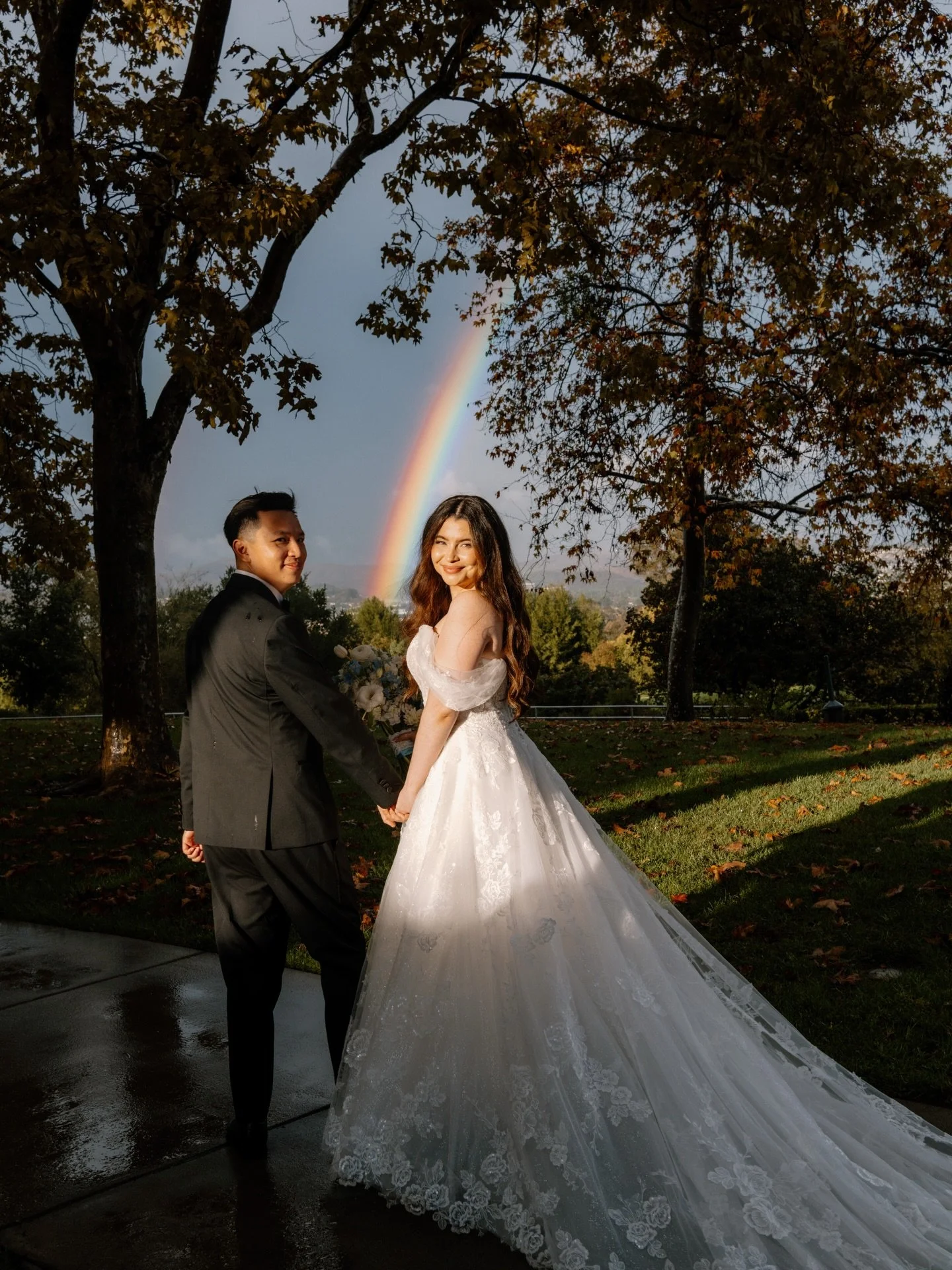 The best case scenario on a rainy wedding day is for the clouds to clear right in time for bride &amp; groom portraits and an extremely vibrant huge double rainbow appears. Couldn&rsquo;t ask for a more beautiful day with Sandra and Vincent 🌈🤍 

#r