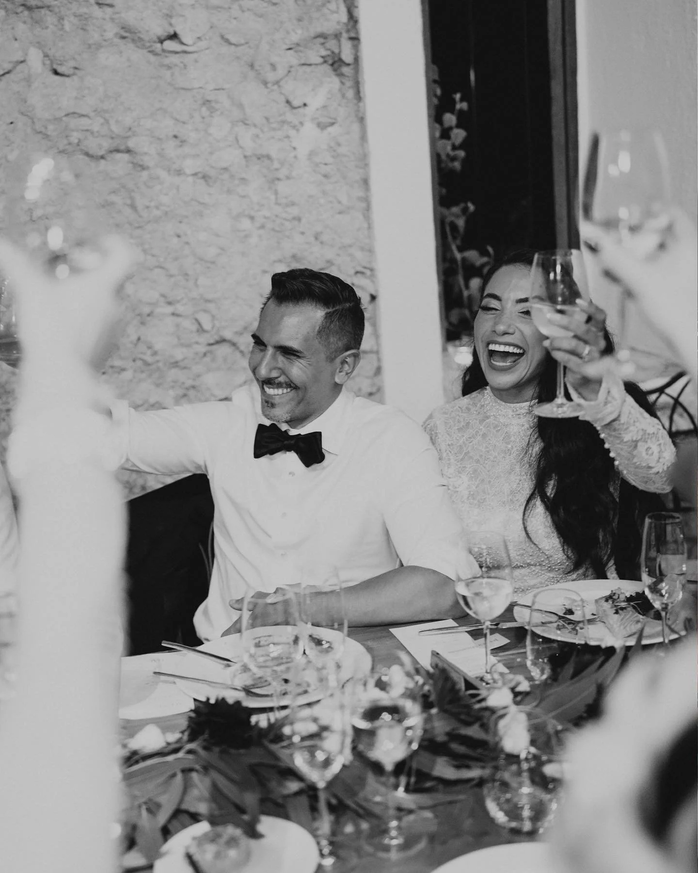 A night to remember, filled with laughter, live music, and the sweetest celebration of the newlyweds. These are the moments you wish you could pause and relive forever, the kind that remind you why capturing memories is so beautiful 🥂🤍