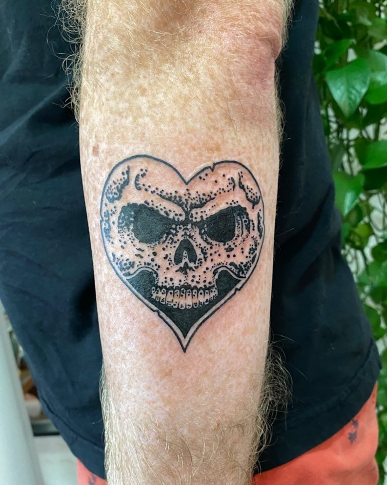 🖤 💀 I had a cancellation and I got to do a heartskull instead and I am NOT mad about it. Permanently available, dm me to book it or through my website anytime. I will also play the music and probably wear a band shirt from 2008 so you know I&rsquo;
