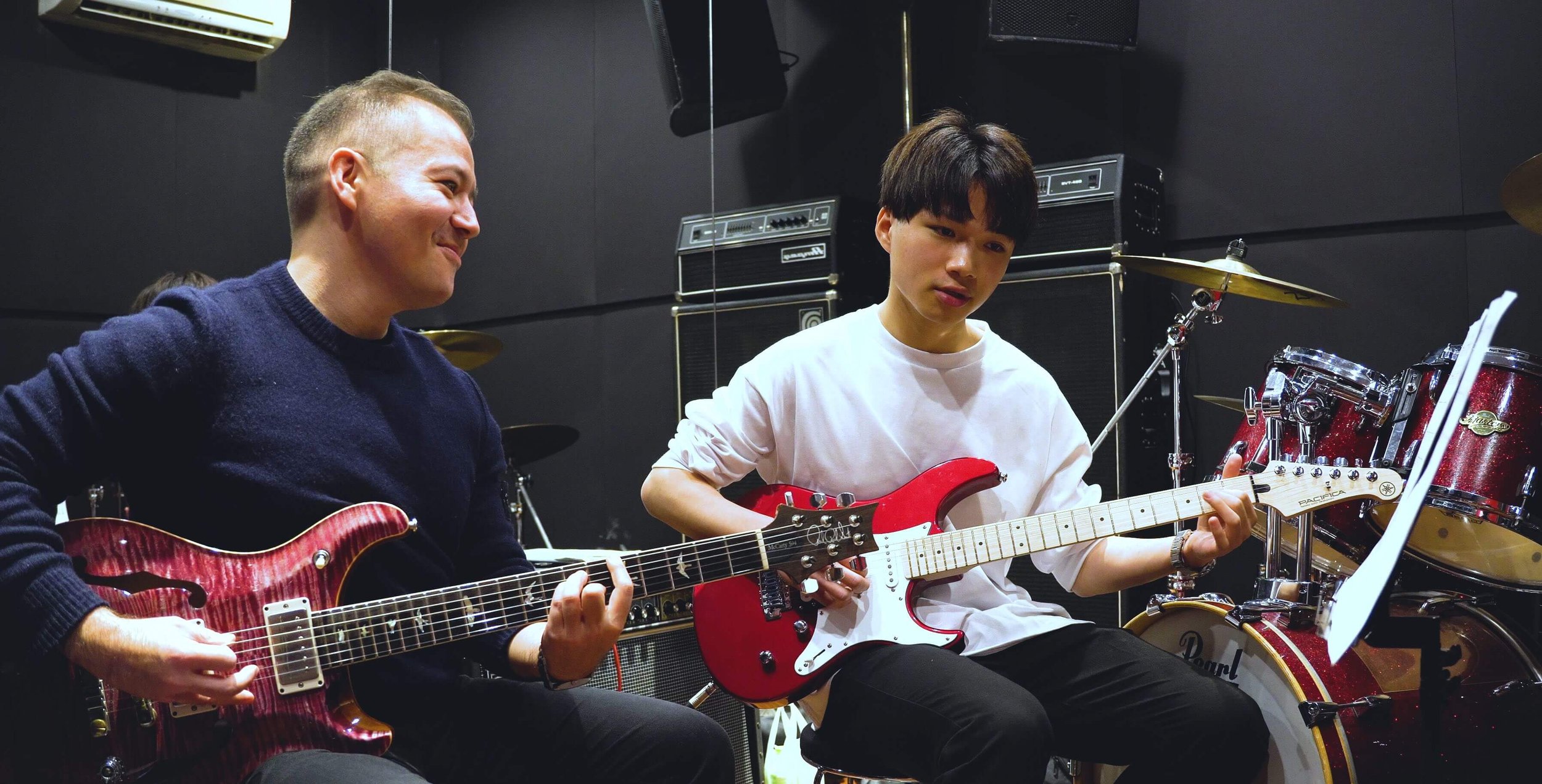 English Guitar Classes in Tokyo