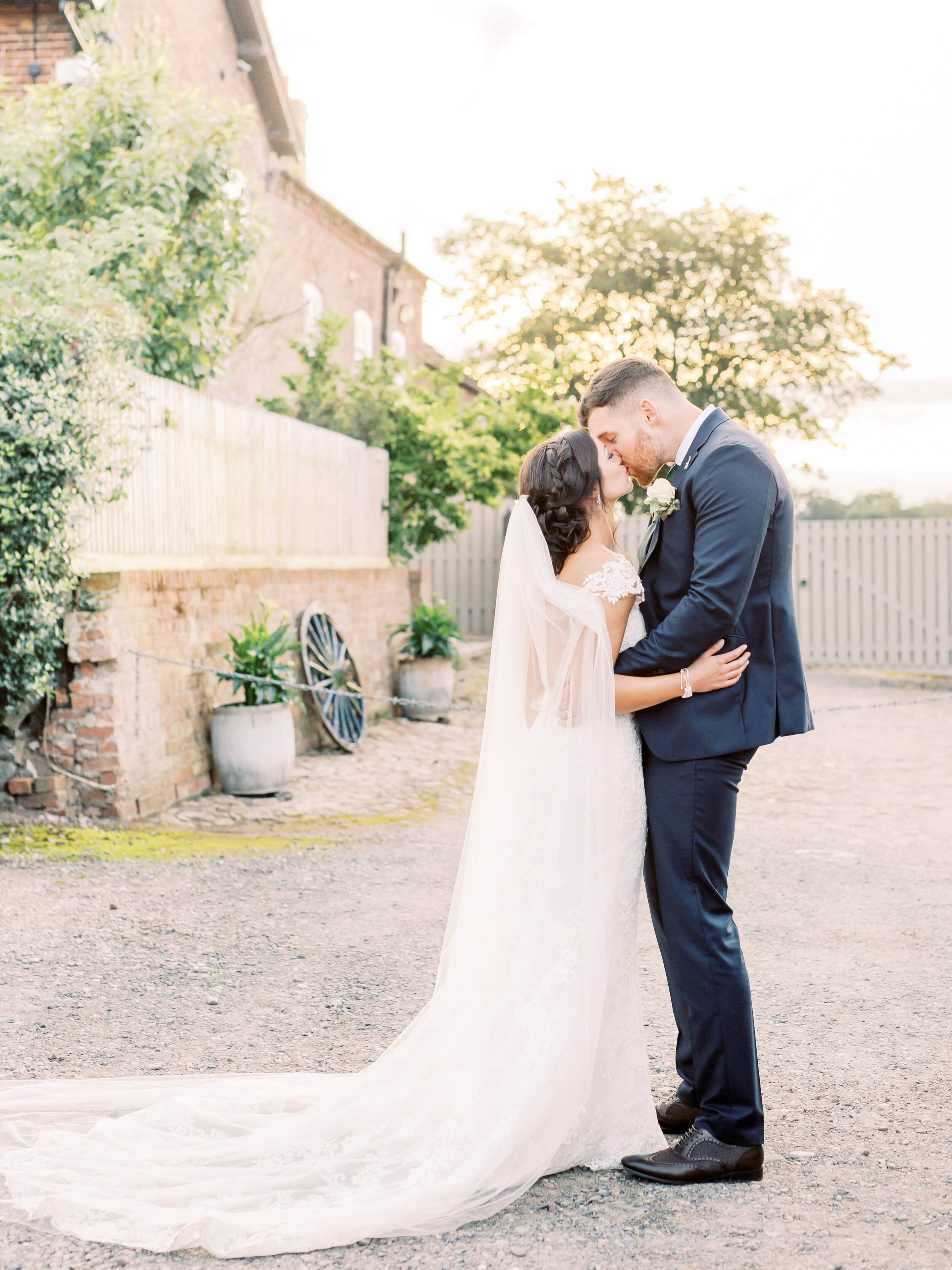 Gemma+Sean-HeleddRoberts-757.jpg