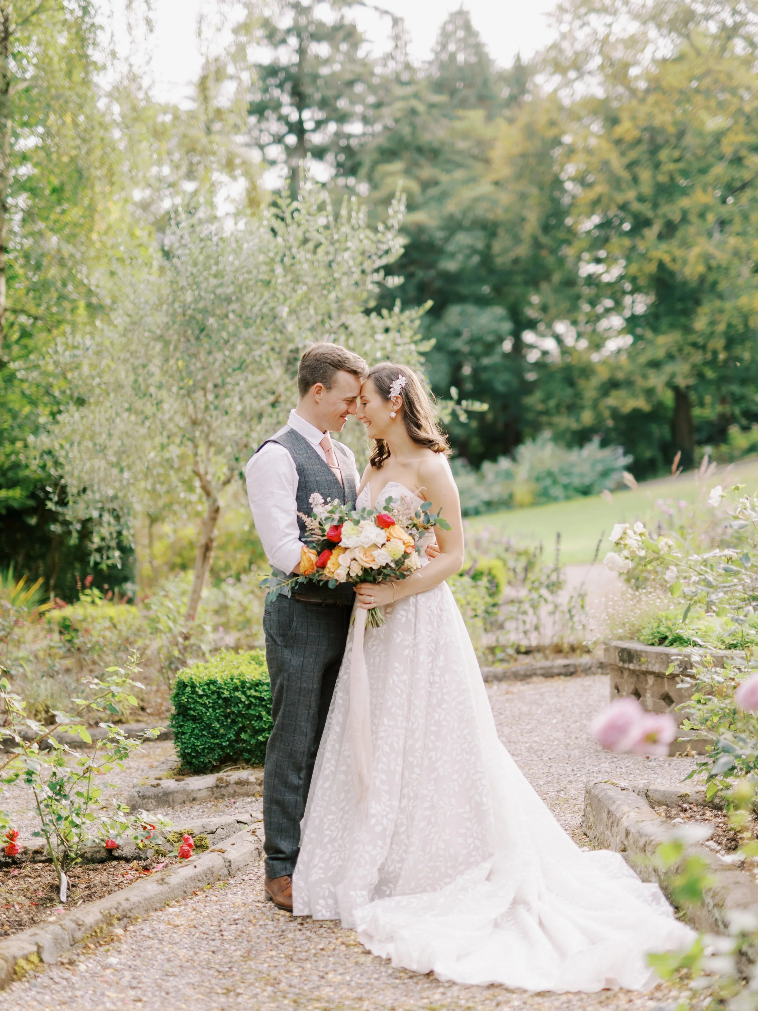 Eilir+Pete-Heledd-Roberts-Photography-Chateau-Rhianfa-564.jpg