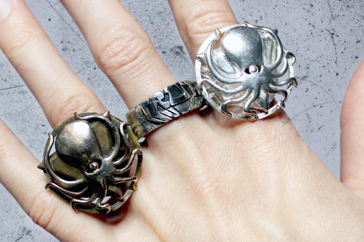 DDDTRUTH+RING+HAND.jpg