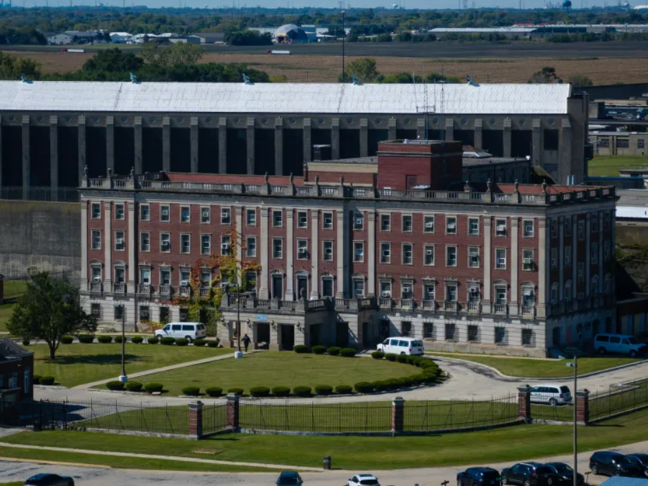 Illinois prison officials allowed to scan incoming mail amid reports they are tainted by chemicals and drugs