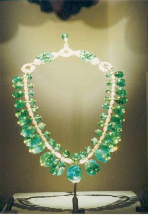 Gems Emerald Necklace_1.jpg