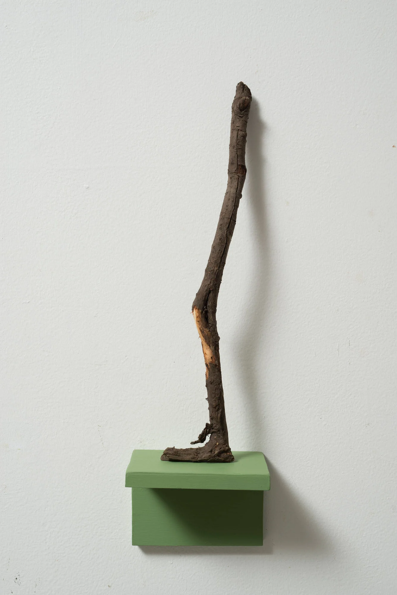 Walking alone 46x13x8,5 cm (med hylle) pinne,hylle 2015