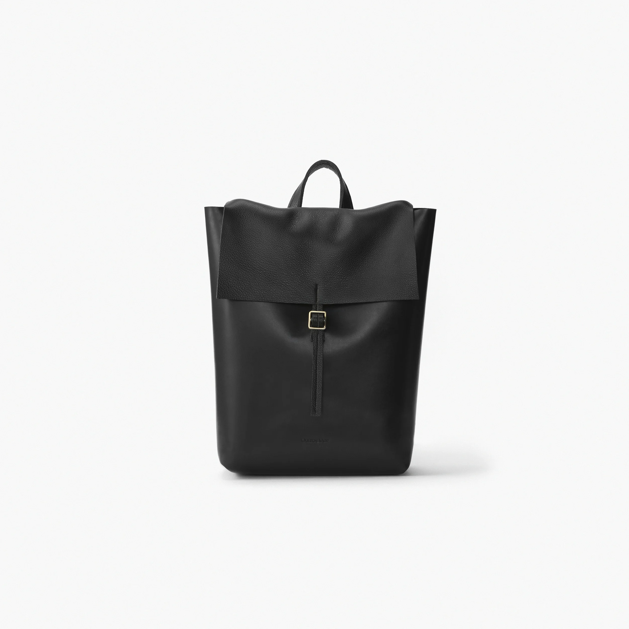 cuero-and-mor-backpack-model2.jpg