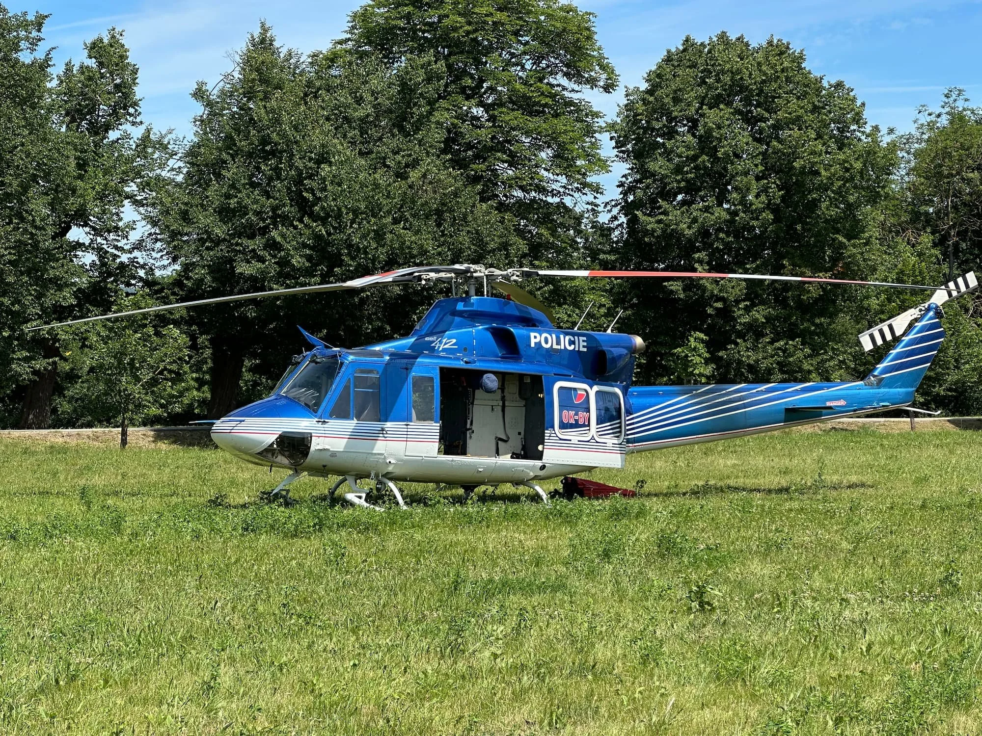 Bell412 policie CR.jpg