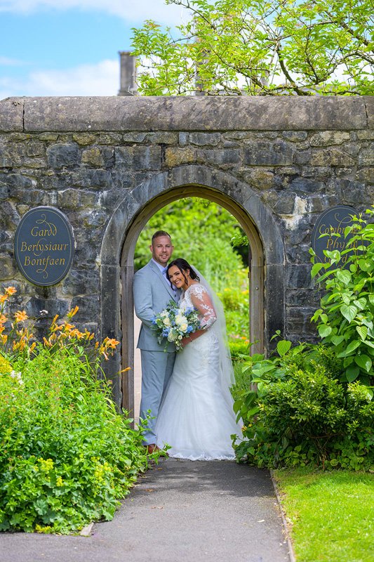 Sophie-&-Olivers-Wedding-Photography-The-Bear-Hotel-Cowbridge-Carl-Woodward-Photography-471_websize.jpg