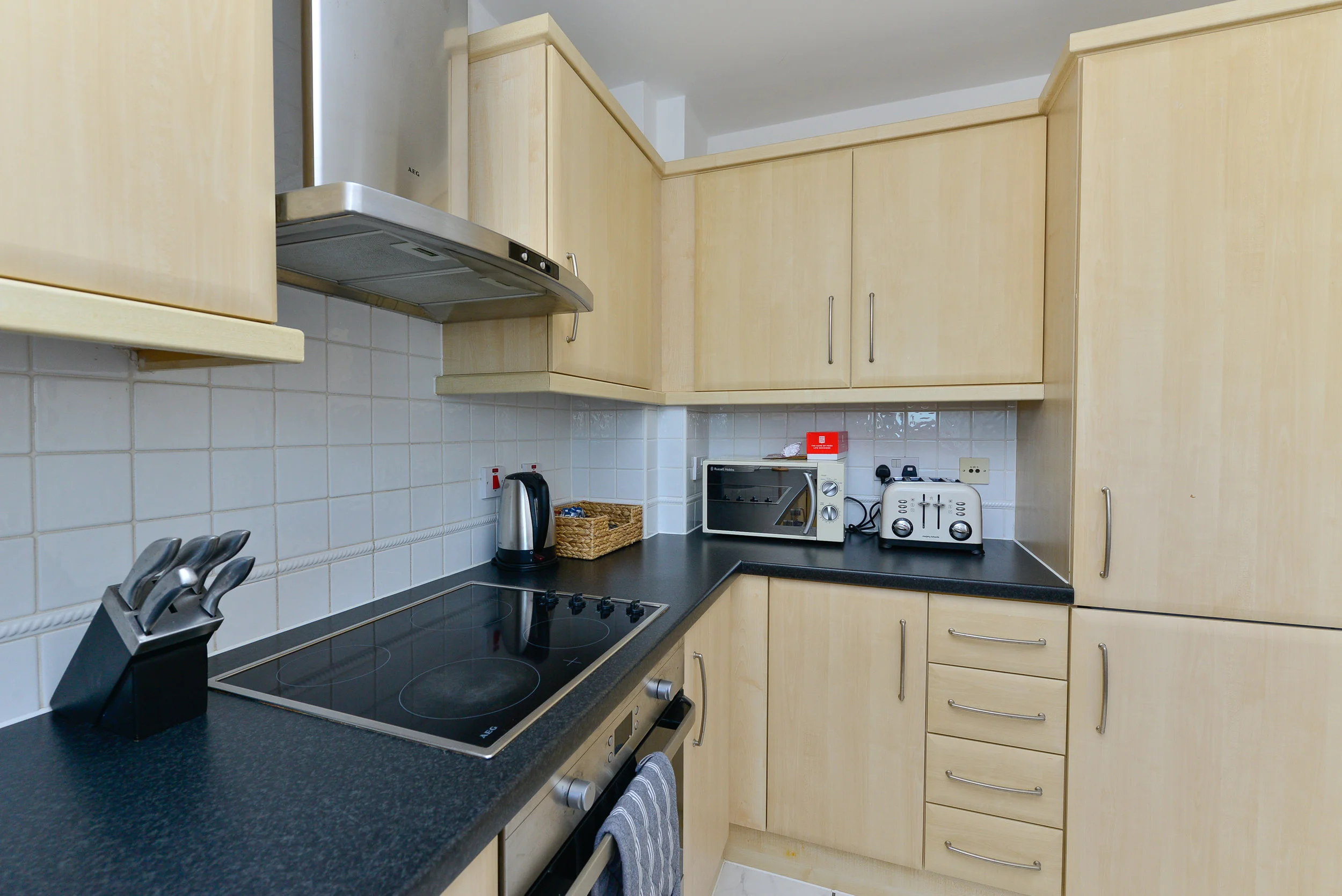 7 pinnacle kitchen 03.jpg