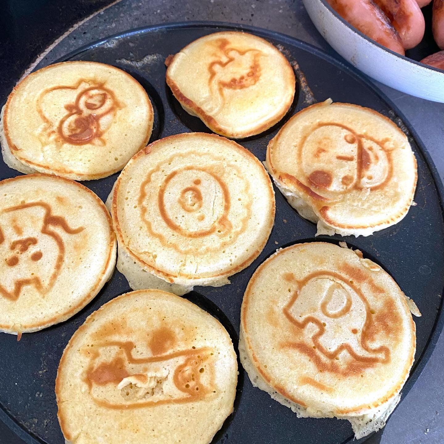 Pancakes for the grandchildren&hellip;. Making them smile&hellip;😍😁.
.
.
.
.
#staycationireland #grandchildren #hhlschool #family #food #baking #animals