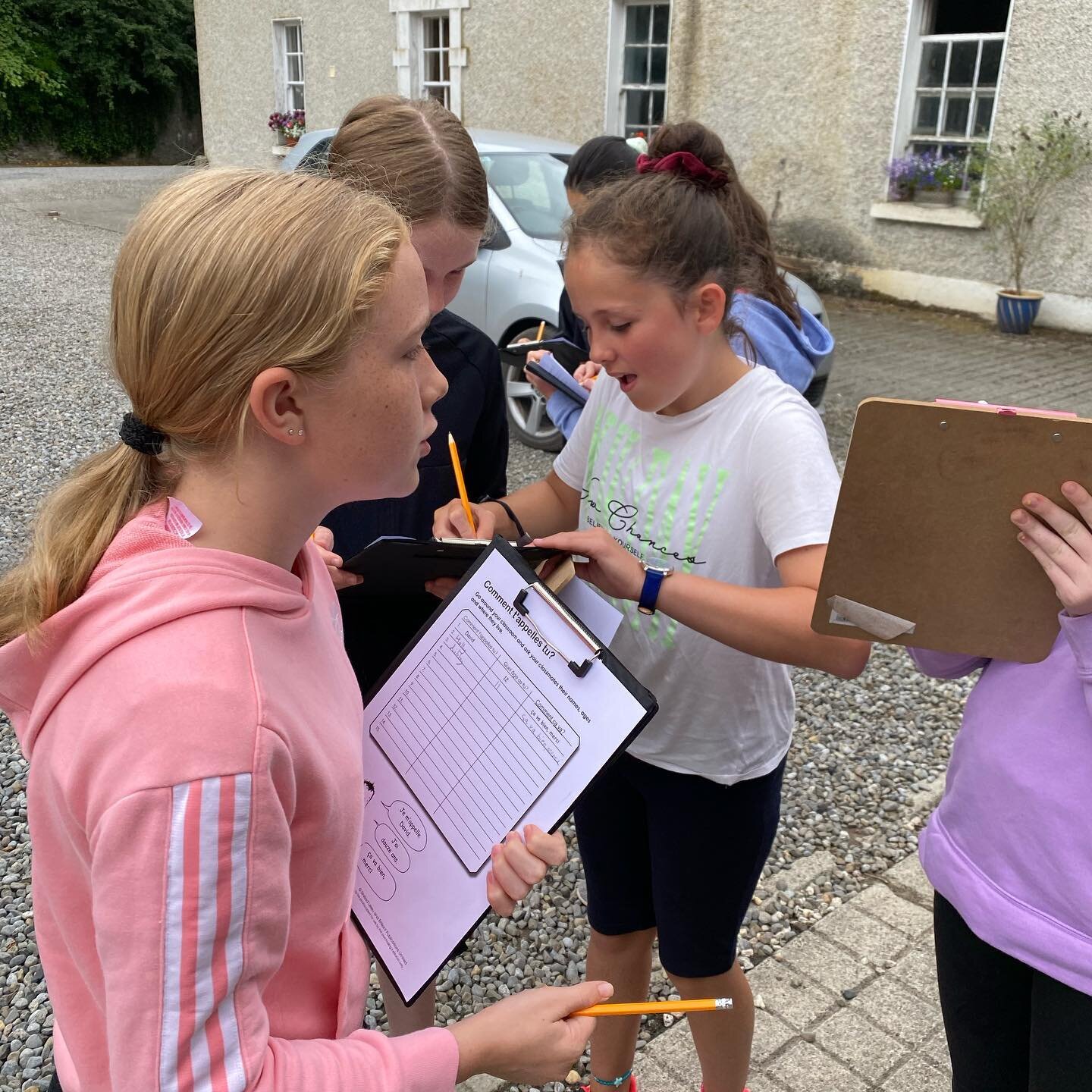 Un petit sondage&hellip;.. a great way to get the students taking to each other&hellip;🇫🇷✅❤️.
.
.
,
,
#communication #teambuilding #hhlschool #kildare #summercampireland #fran&ccedil;ais #apprendrefran&ccedil;ais #imparareinglese #languageschool #s