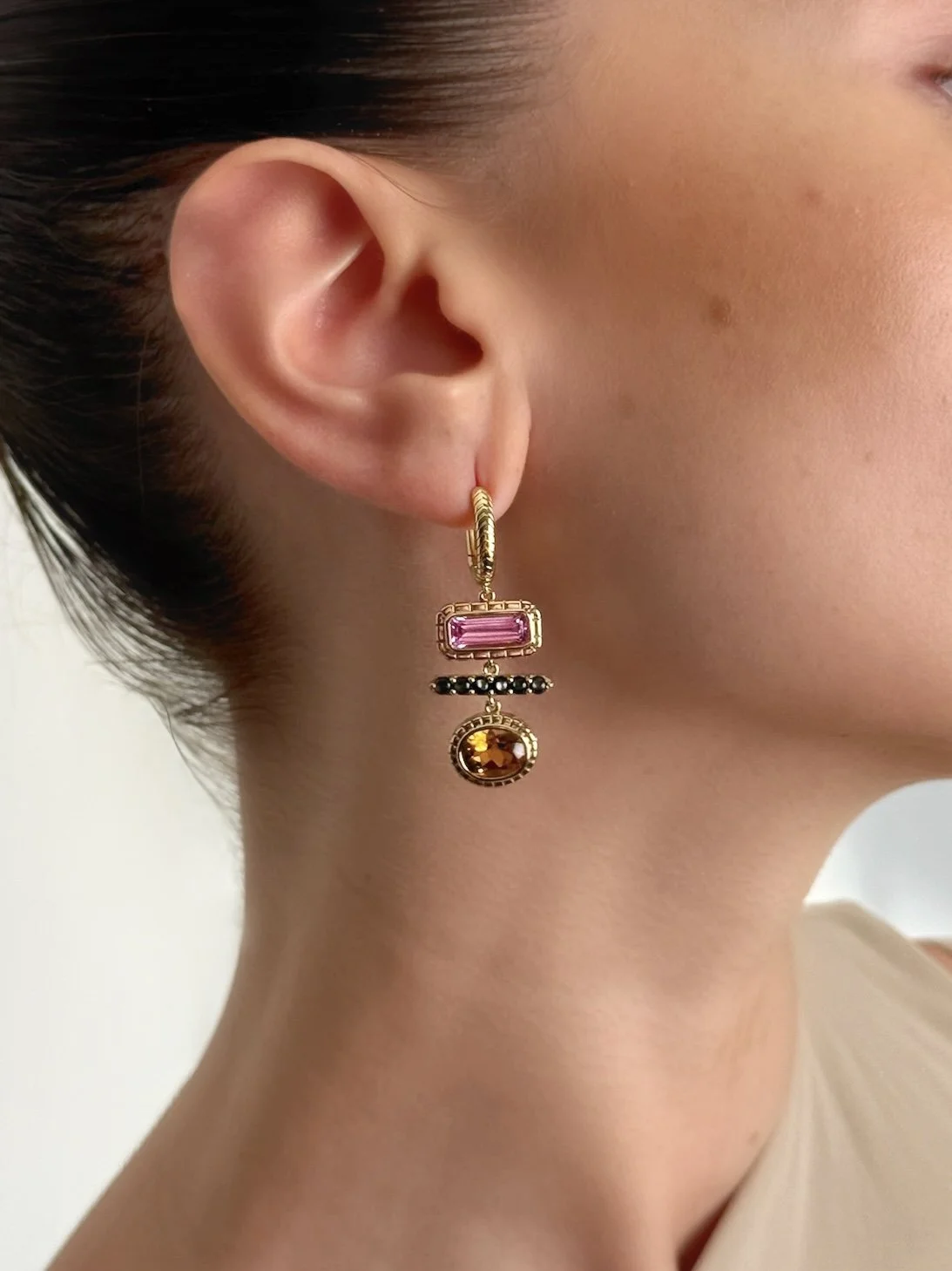 Facetune_12-09-2025-15-16-26 copy.jpg