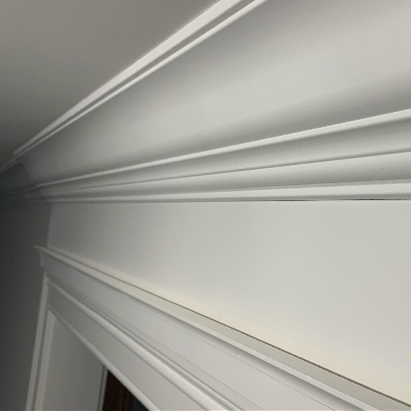 Some call it an obsession but the work pays off. Spray finish for the win #cloutierconstructionanddesign #keepcraftalive #custom #crownmolding #finishcarpentry #gracosprayer #benjaminmoorepaint #livingthedream