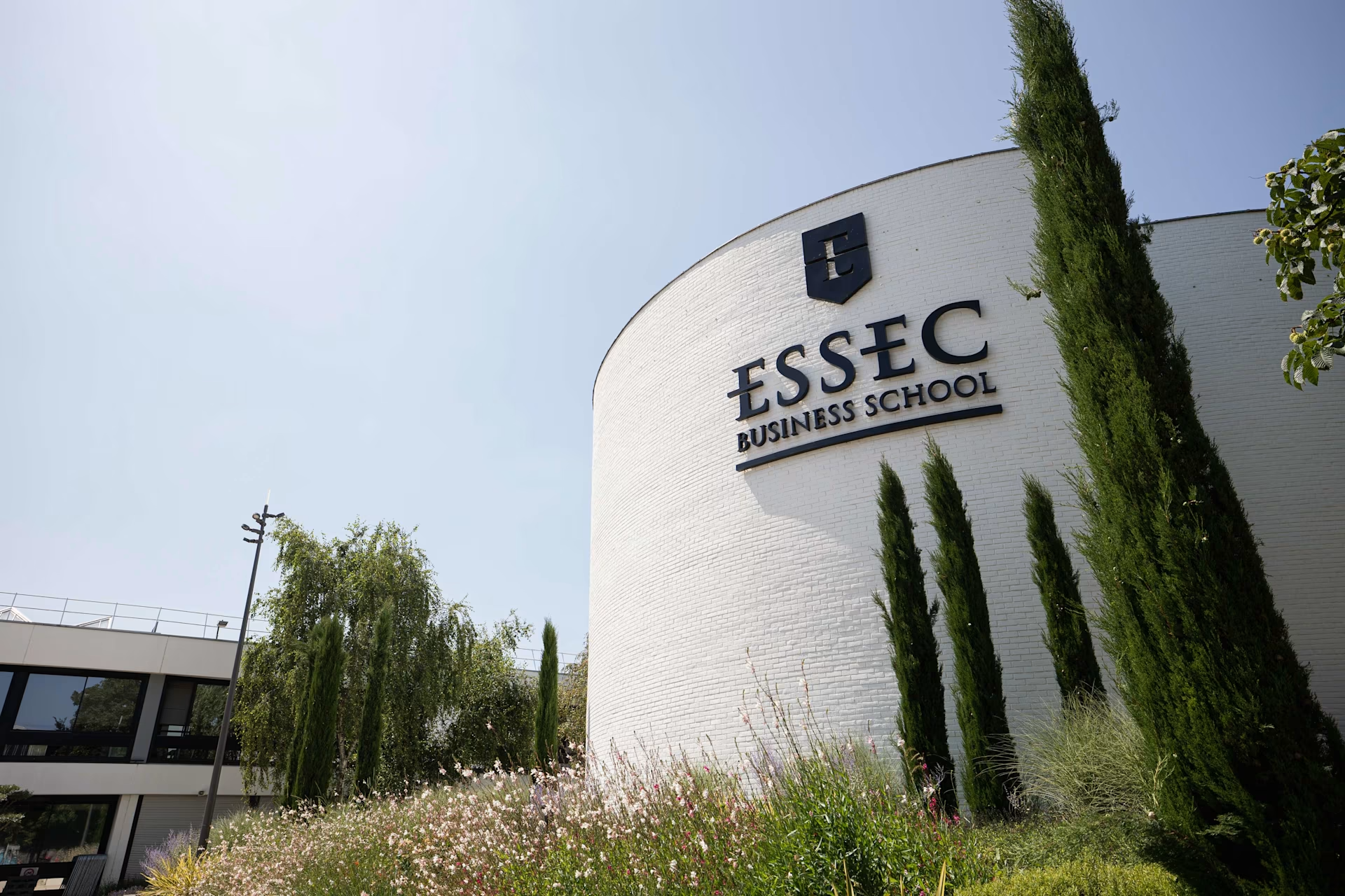 campus-exterieur-paris-cergy-essec.png