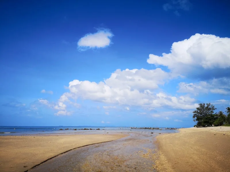 I love travelling. You get to spend time in some of the most beautiful places in the world, like this beach in Thailand.