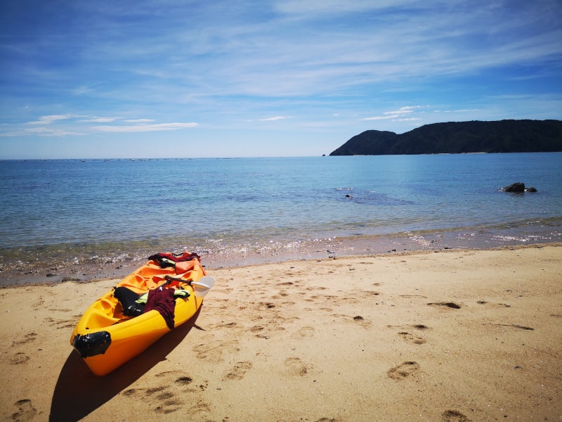 Head to Golden Bay, with Takaka as your base! Renting a kayak was one of my favourite experiences of the trip I did with Dad. You find your own slice of paradise on your New Zealand itinerary.