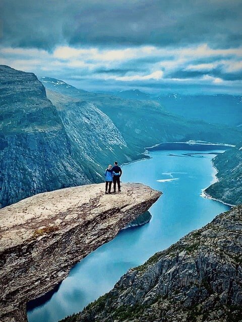 Norway’s another place that offers mind-blowing scenery. Just look at it!