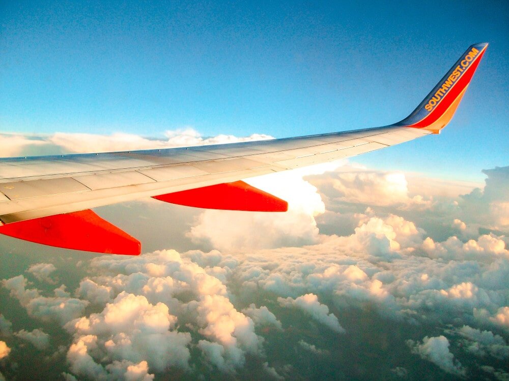 advantages and disadvantages of air travel