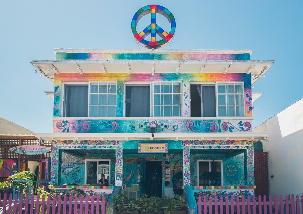 The quirkiness, location and price of hostels are further benefits of hostels that you’re sure to enjoy.