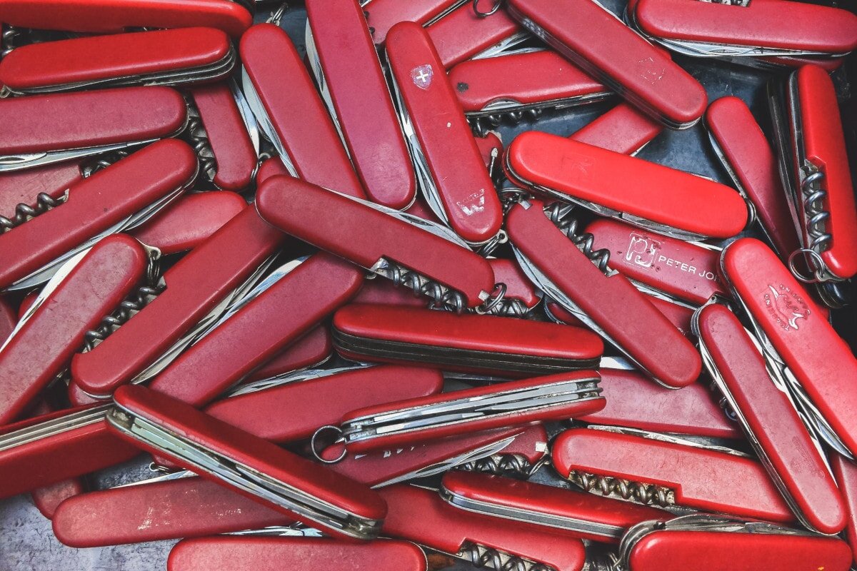 Here’s how to choose the best knife for backpacking possible.