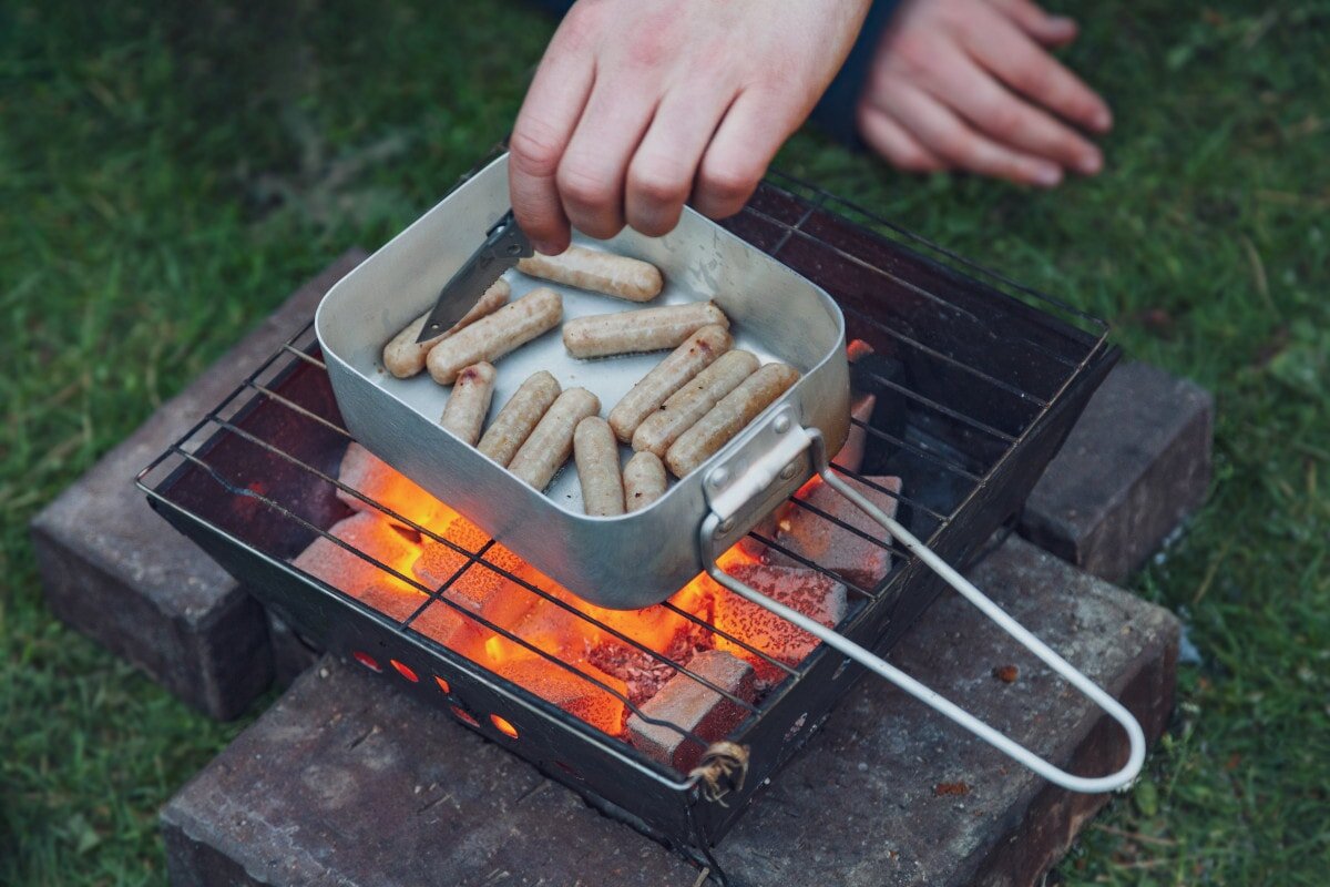 Here are 8 reviews to help you find the best backpacking mess kit possible.