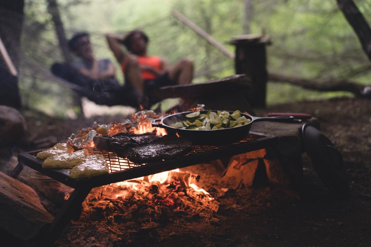 Having been through the options, let’s turn the factors worth considering when choosing the best mess kits for camping.