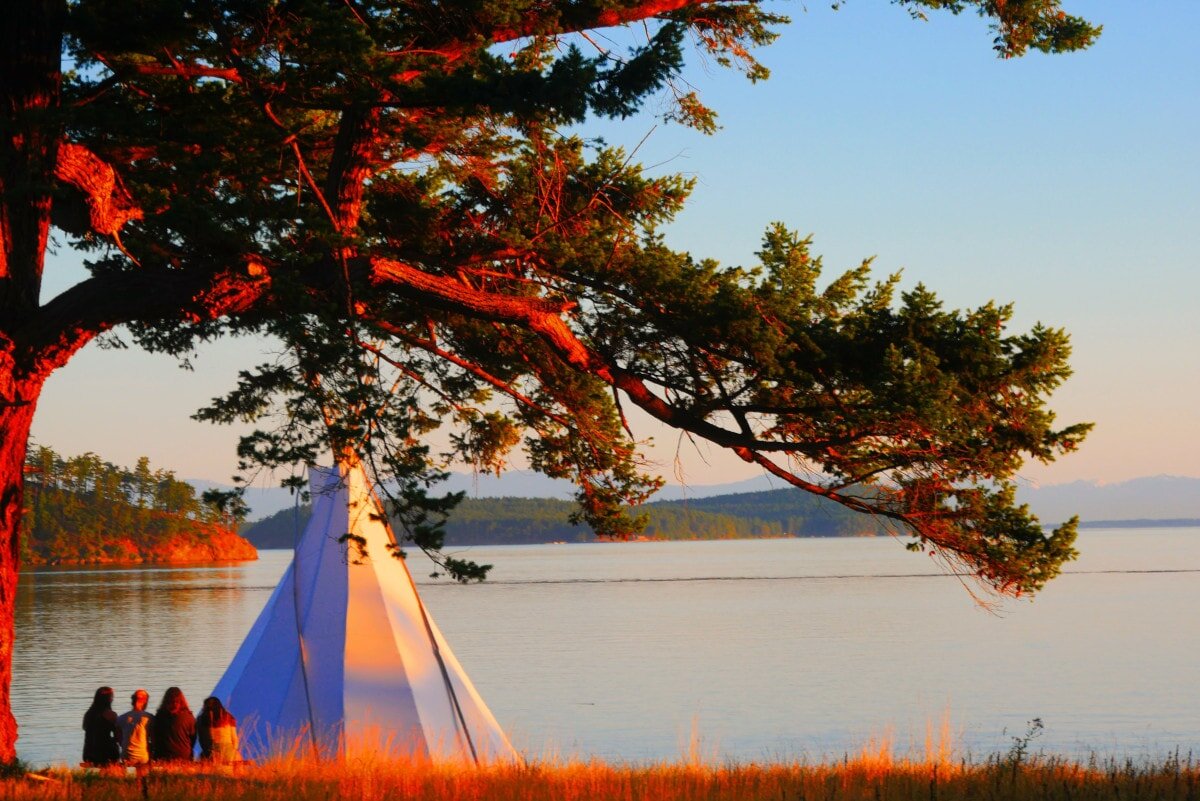 Time to take a look at how to choose a teepee style camping tent! Read on for 5 key considerations to keep in mind.