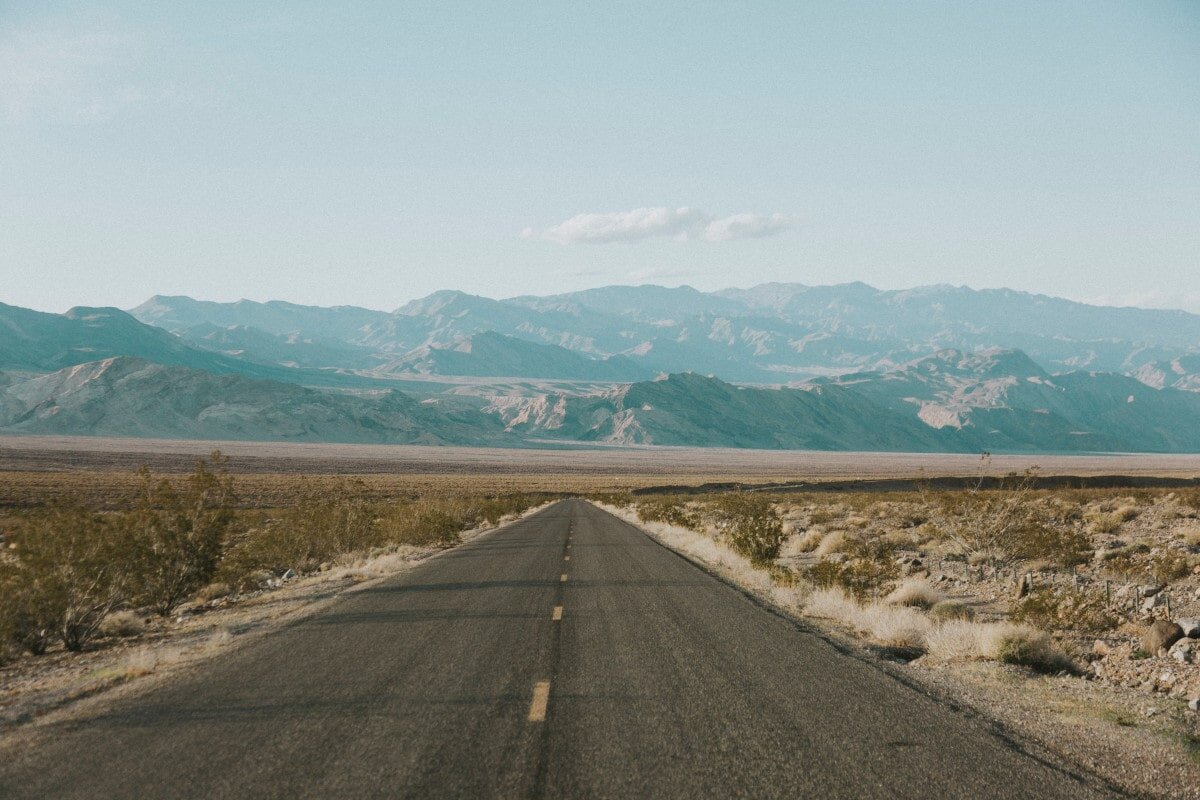 With the road trip trivia games and apps behind us, let’s move onto the car ride trivia questions .