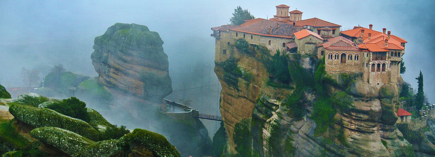 Monastary+perched+high+on+rocks+in+Italy.jpeg