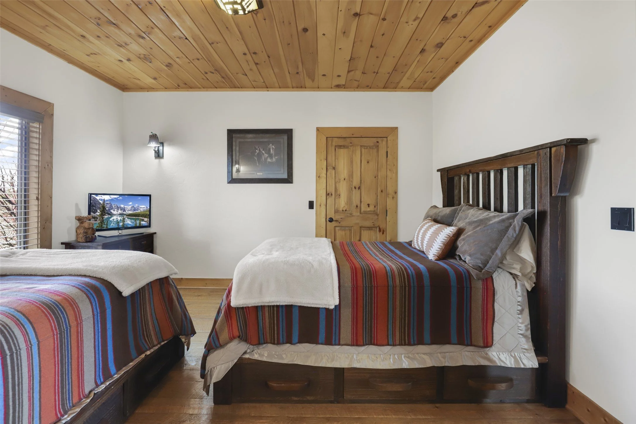 Belt - Bedroom 2.jpg