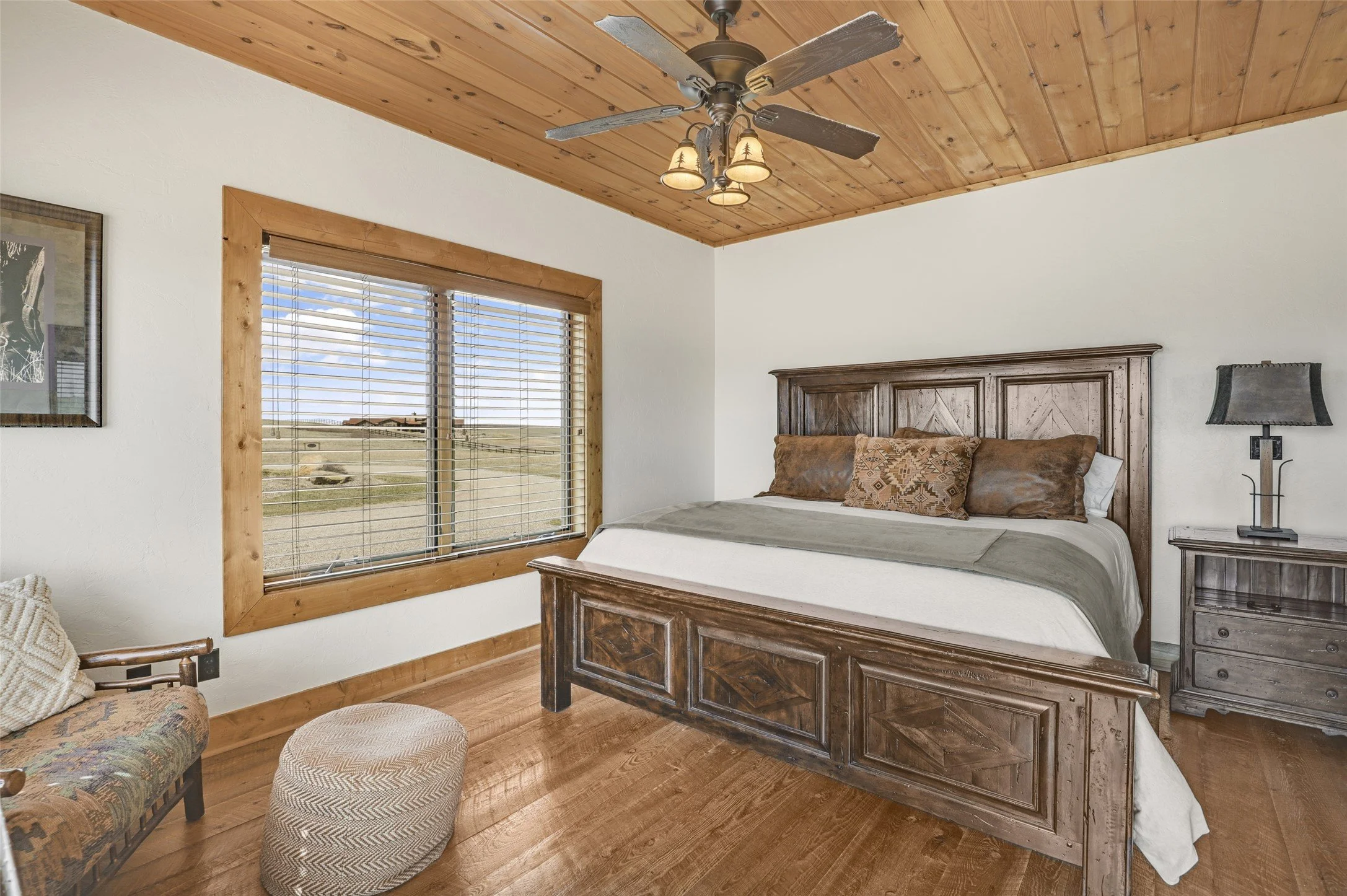 Belt - Bedroom 1.jpg
