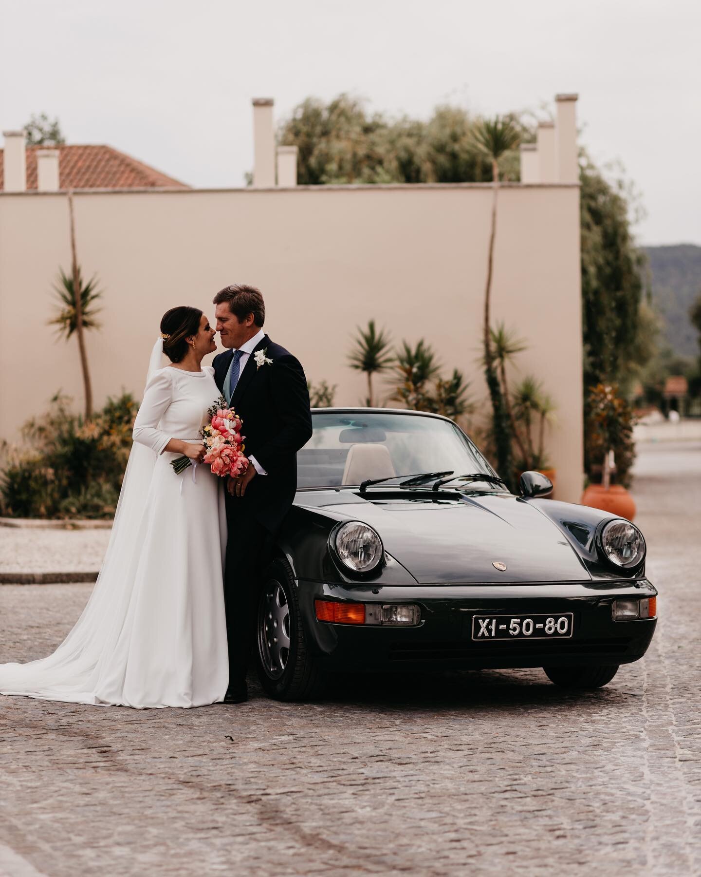 S/A 🖤
@rosa_clara- Vestido noiva
@catavassalo &ndash; Bijutaria de noiva
@badgleymischka &nbsp;Mischka &ndash; Sapatos
Estacion&aacute;rio &ndash; @amazingmoon.pt 
@bestpartybooth &ndash; para m&aacute;quina 360 &ordm; 
Bouquet da noiva &ndash; @hel
