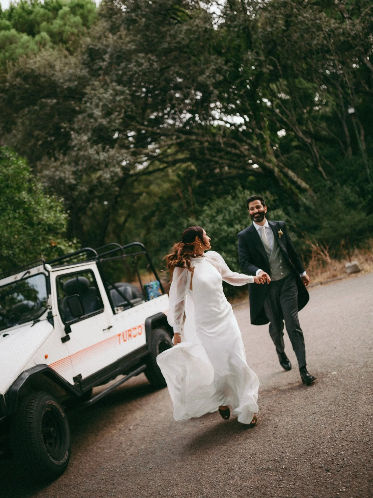 Photo &amp; Video : @rosadoshootstories 
WP: @catarinameloborges 😂
Dress: @pronovias 
Shoes :&nbsp;@atelieruibranco 
Suit:&nbsp;@labrador.pt 
Jewelery : @catavassalo 
MUA: @team.anasantos 
Flowers: @kaza_das_flores 
MUA guests: @c.o.b.o 
Catering: @