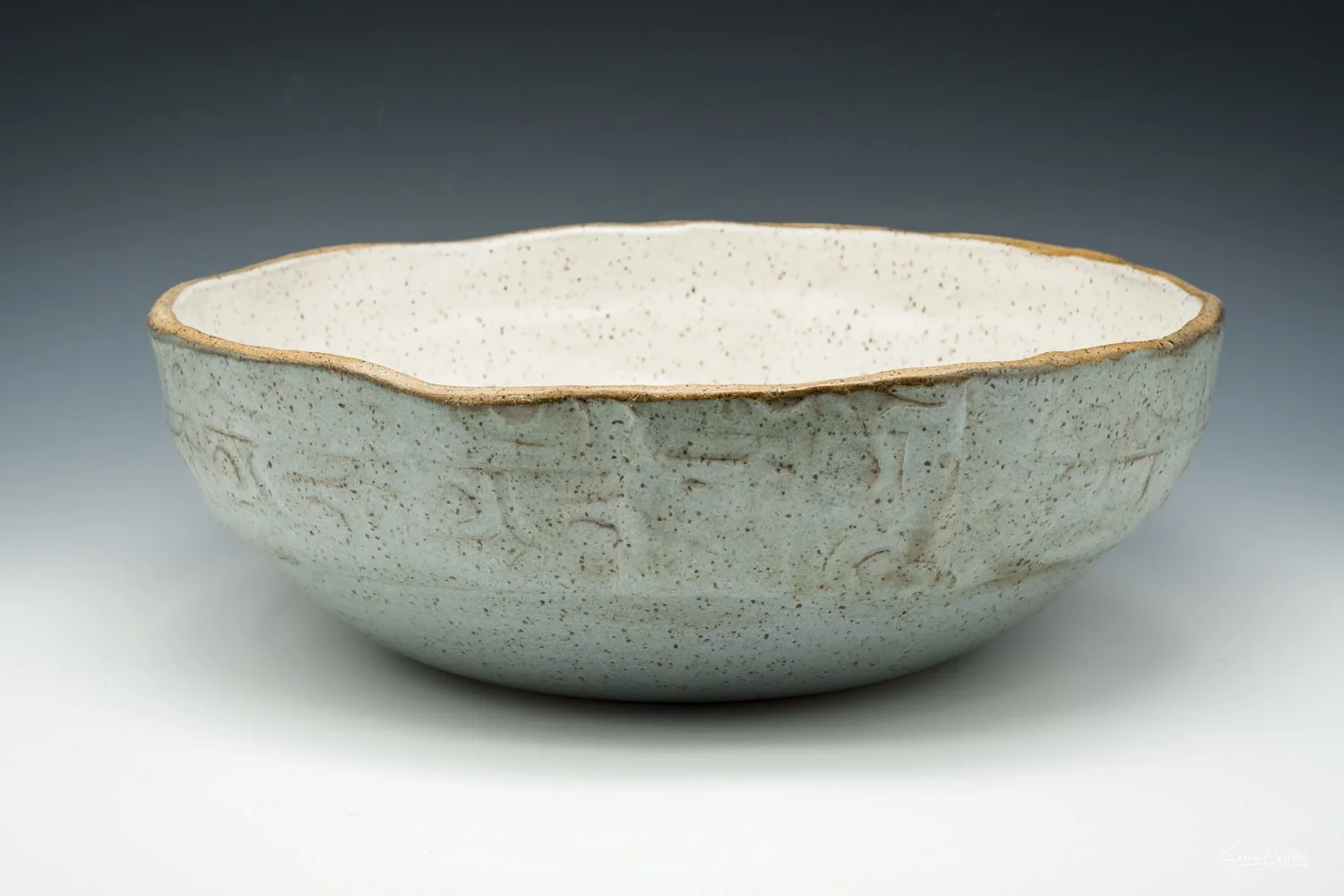 Serving bowl.