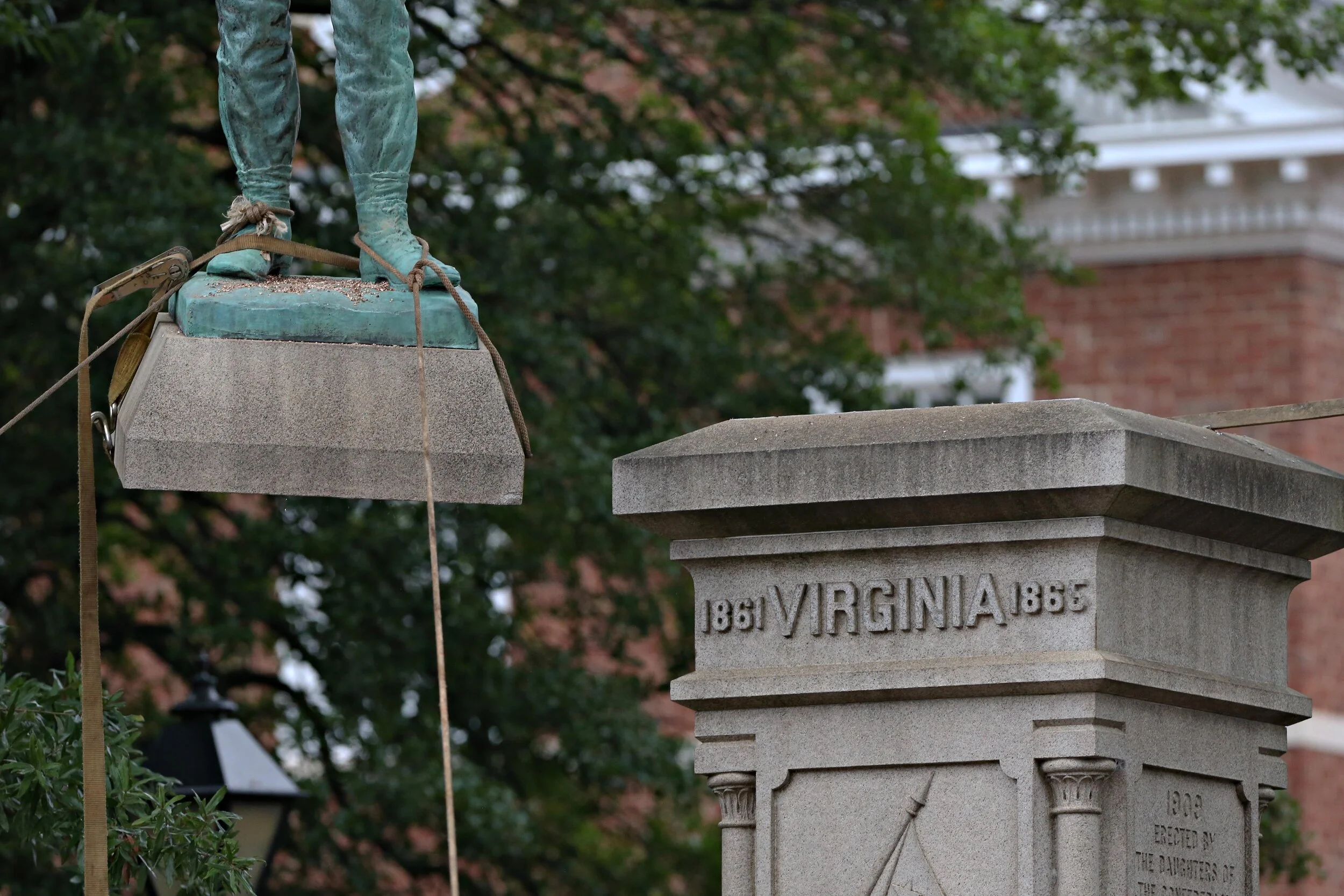 202009012_cdp_news_ statue removal089.JPG