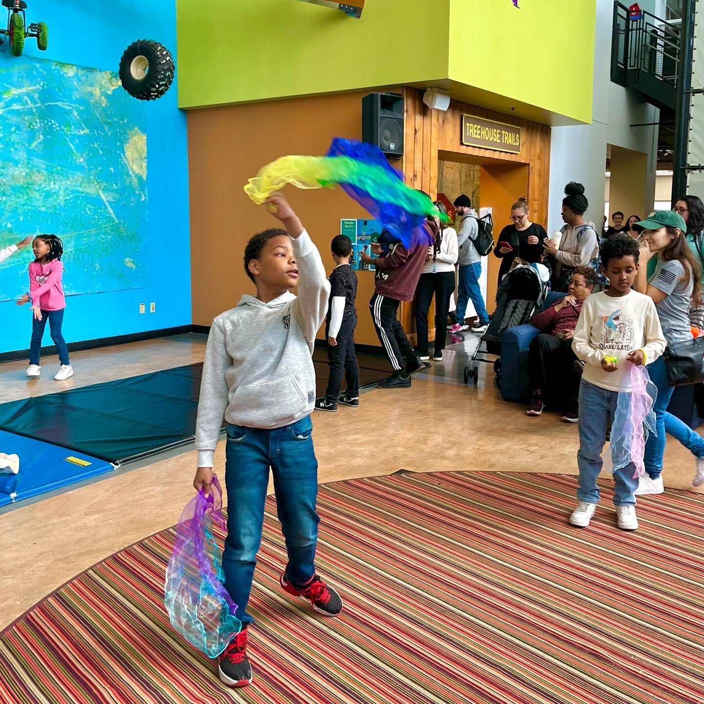 Chicago Children's Museum has welcomed more than ✨ 19,000 ✨ visitors (and counting) since the start of our Spring Break Play Days... and we can't wait to welcome many more!

Now through April 7, we're welcoming community partners like @ActorsGym, @Ol
