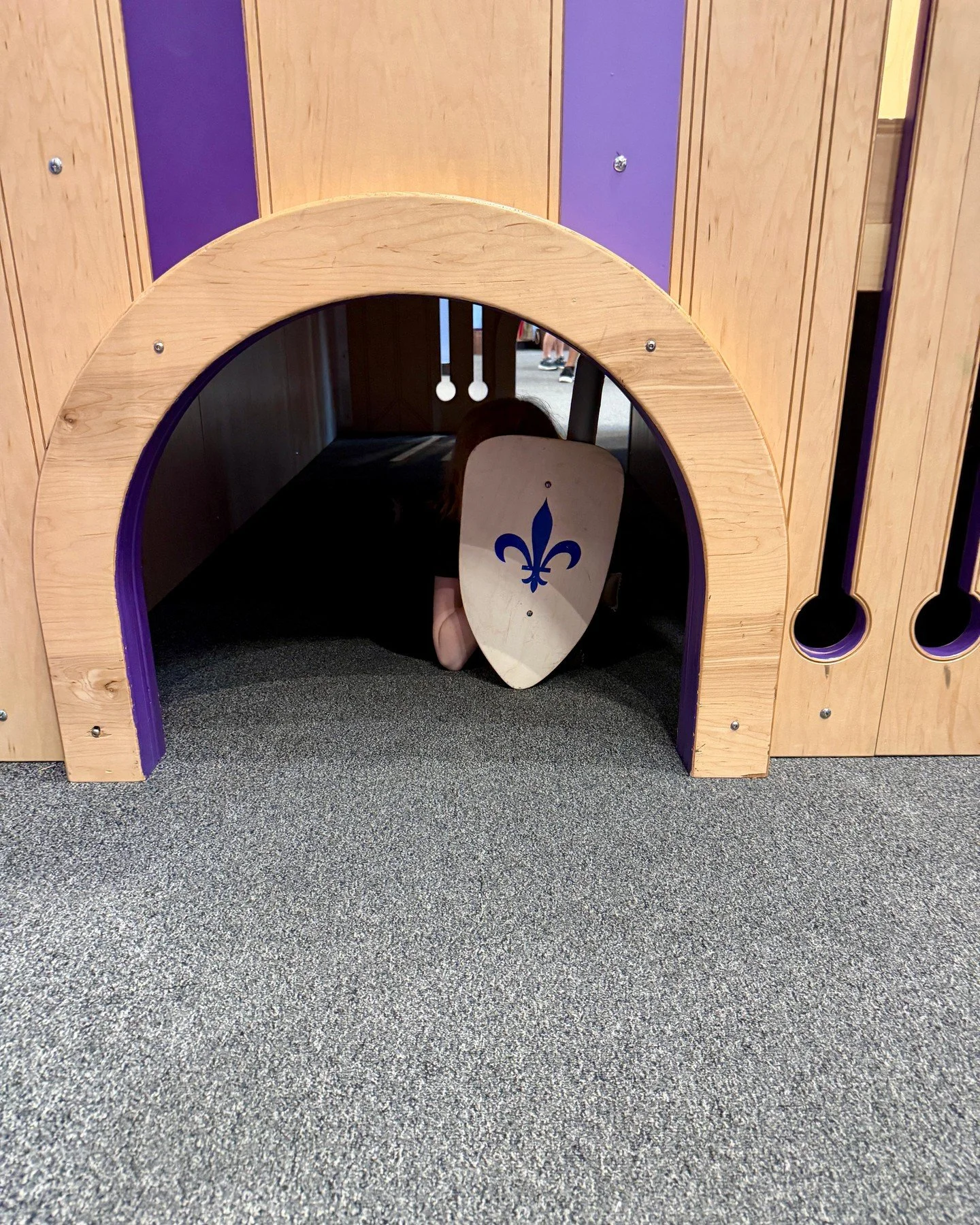 Now who could be hidden behind this shield? 🤔 
Oh, it&rsquo;s a knight taking refuge in the secret tunnel in Castle 🏰. Find this hiding place, climb the tower, mix spells in the wizard&rsquo;s room, and more when you visit Castle, presented by @shr